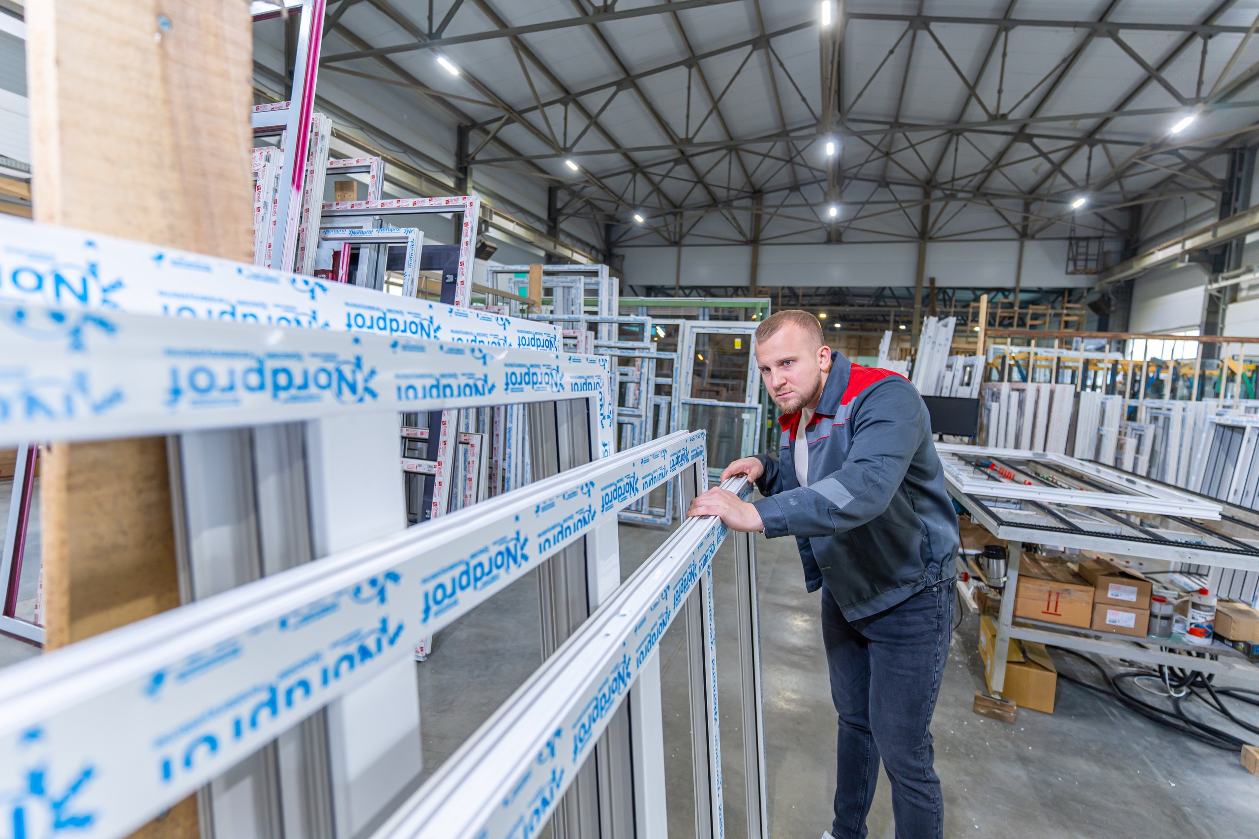 Сборка оконных конструкций