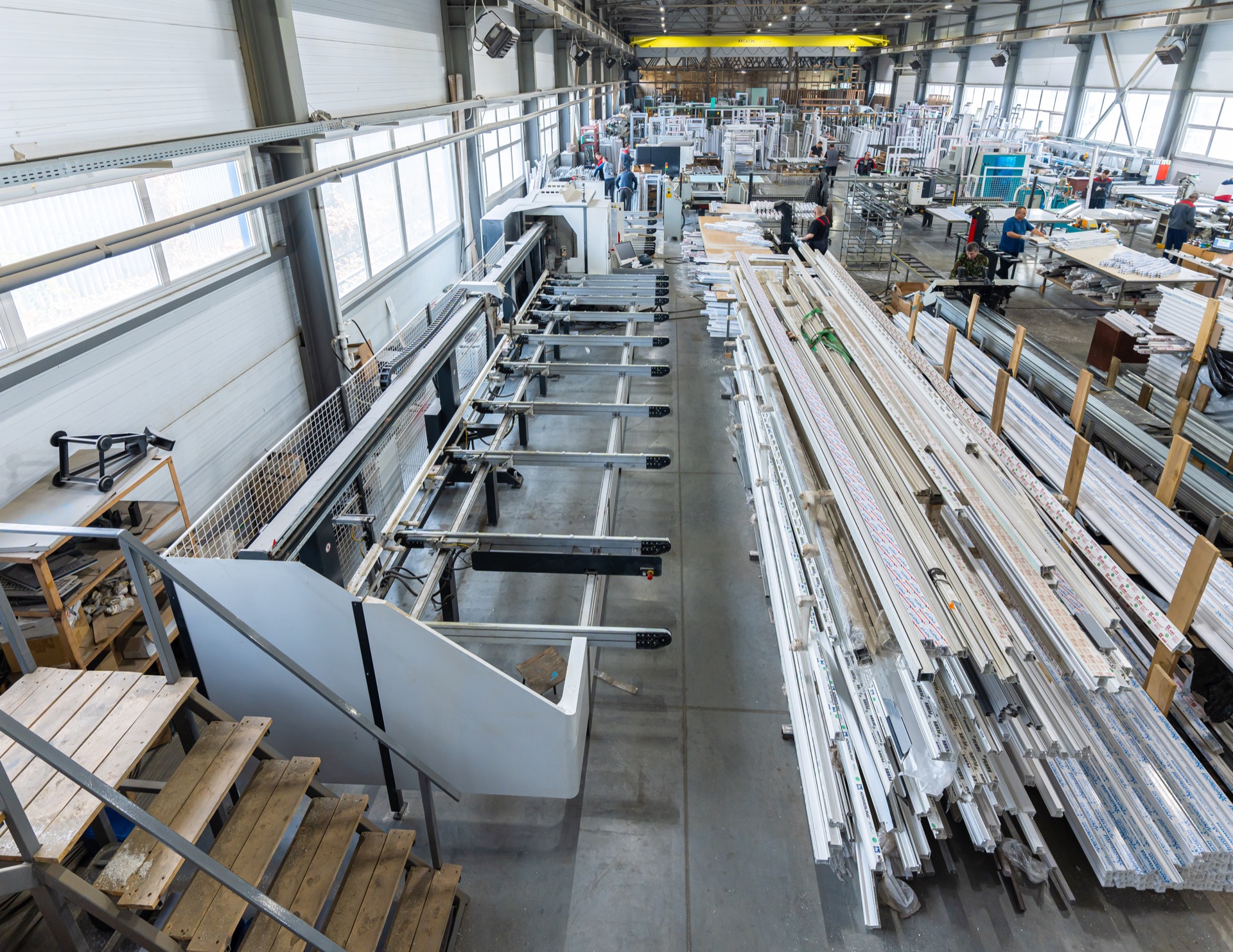 Сборка оконных конструкций на производстве